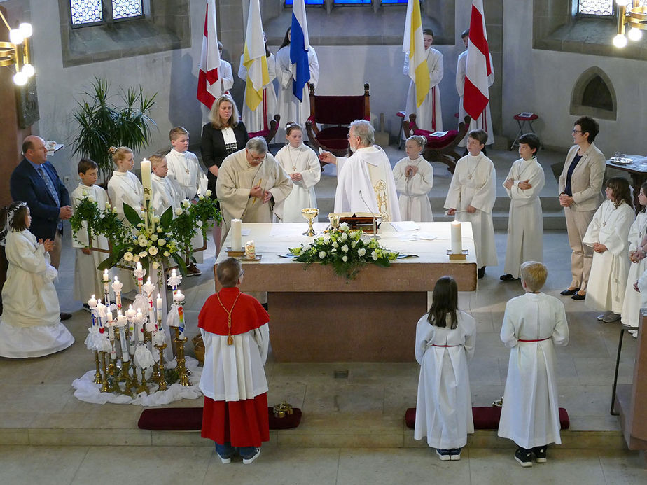 Feier der 1. Heiligen Kommunion in Sankt Crescentius (Foto: Karl-Franz Thiede)